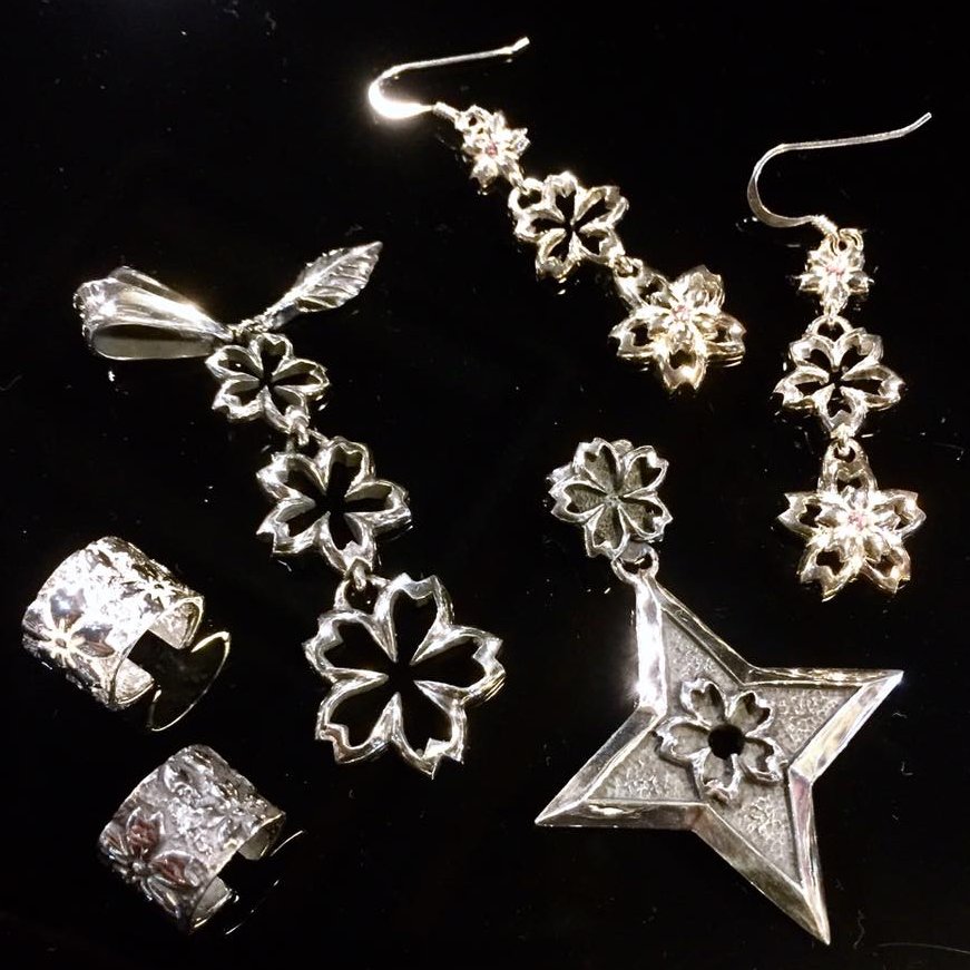 上州本店 蛇骨堂 新発売 春の期間限定アクセサリー Webshopにて通販ページを追加 桜 日本刀 お米 金魚など日本ならではのシルバーアクセサリーブランド 銀燭 T Co Prghwnbm8j オーダーお待ちしてます 桜のアクセサリー 和風