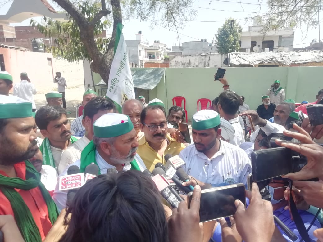 प्रयागराज में हुवा माननीय राकेश टिकैत जी क भव्य स्वागत लड़ेगा किसान जीतेगा किसान 
बिल वापसी नही तो घर वापसी नही