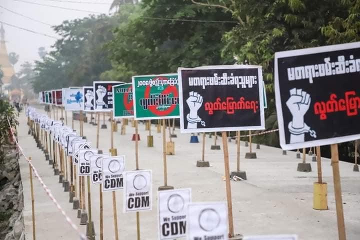 thekhubybe's tweet photo. #Gen Z are very creative. This is man-less anti-coup revolution of #Karen Youth in Ayarwaddy.
#MilkTeaAlliance
#WhatsHappeningInMyanmar https://t.co/vfDemga14c