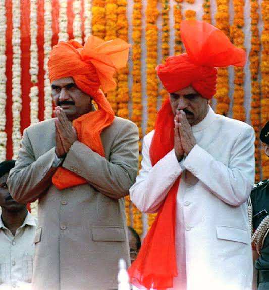 SPNagargoje's tweet photo. #दिनविशेष : 14 मार्च 1995 रोजी मुंडे साहेबांनी मुख्यमंत्री मनोहर जोशी यांच्या मंत्रिमंडळात राज्याच्या उपमुख्यमंत्री पदाची शपथ घेतली होती.

#Remembering_Gopinath_Munde https://t.co/oflyvYQBNg