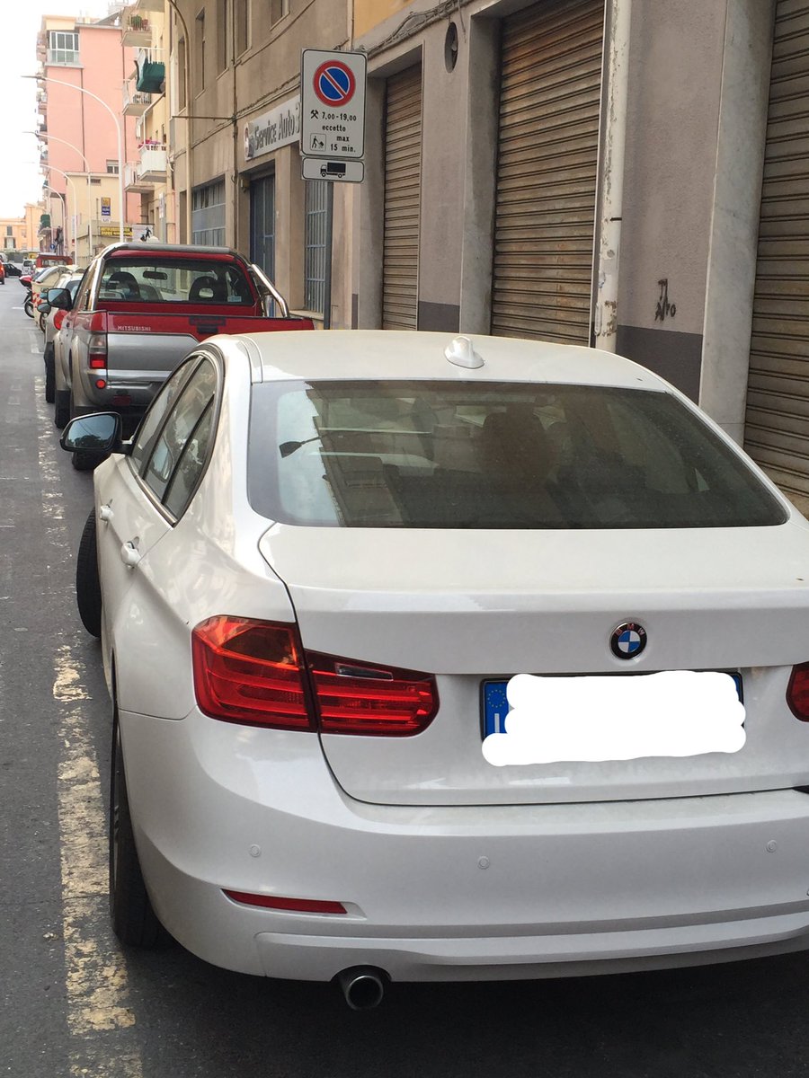 Affitto auto..canone da concordare, pagamento mensile..a vs carico spese di funzionamento, manutenzione, tasse, pulizia, autista. Obbligo lasciarla parcheggiata dov’è. Se mancato pagamento, scatterà pignoramento dei vs beni..Con i locali chiusi per COVID il principio funziona