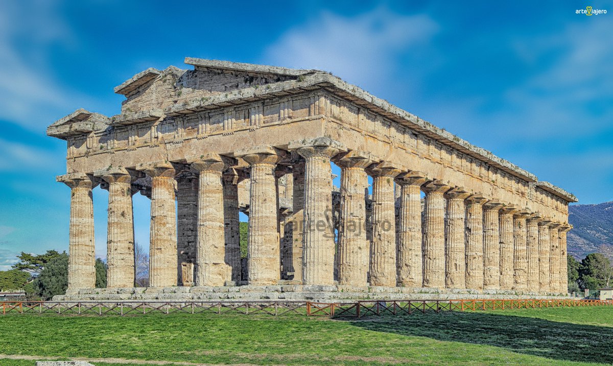 arteviajero_com's tweet photo. Magna #Grecia es el nombre que los historiadores romanos dieron a las costas del sur de #Italia y #Sicilia donde los griegos fundaron colonias desde el S. VIII a. C. Una de ellas fue Poseidonia, en la actualidad conserva de su glorioso pasado tres espectaculares templos dóricos https://t.co/OavsNDYxRo