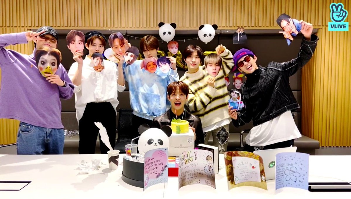 jisukyuhi_'s tweet photo. #TREASURE tho this is the first time bday vlive incomplete but then as you can see jihoon was very happy and grateful in everything celebrating his bday. happiest bday to our lovely panda jihoon, we love you so much!! 💕💕💕

#JIHOONBDAY_onINKIGAYO 
#지훈 #트레저
@treasuremembers https://t.co/SNdXFQ6Ezz