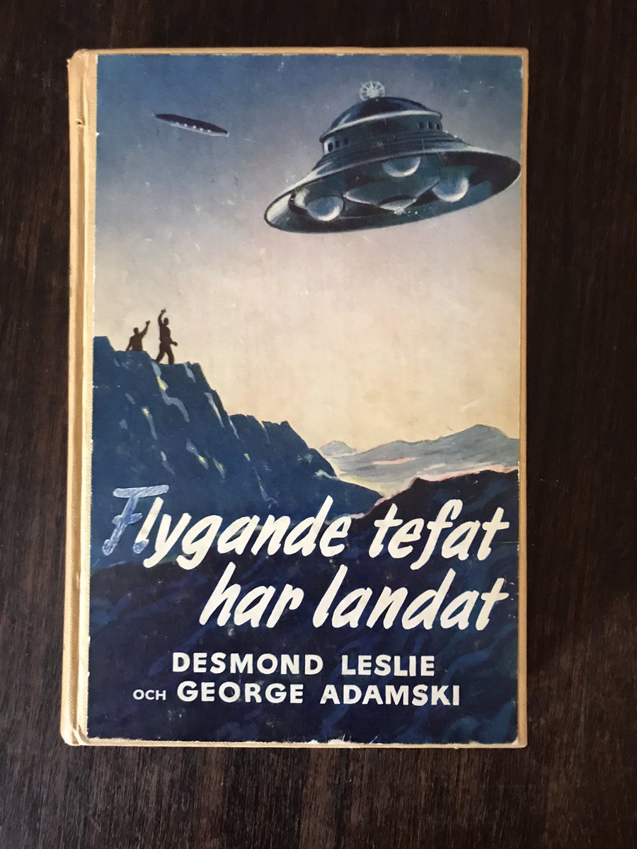 udda_boktips's tweet photo. Har tydligen lyckats samla på mig två slitna exemplar av Flygande tefat har landat. Den mycket finare Telepati är tyvärr på danska. #georgeadamski #desmondleslie #flygandetefatharlandat #telepati #boktips #uddaboktips https://t.co/or7SV6fnlL