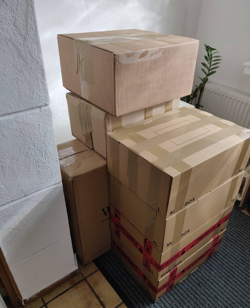 LuetteDie's tweet photo. My life in 12 boxes.. ready to be shipped!
I have to admit, it is a weird feeling.. but a good one ๐
#mylifeinboxes #iamready #weirdbutgood #soontobenewhome๐ซ๐ฎ #feelinggood #seeyousoon #2ndfamily #newbeginning #newlife #iloveyou3000 https://t.co/neSaAeCyI9