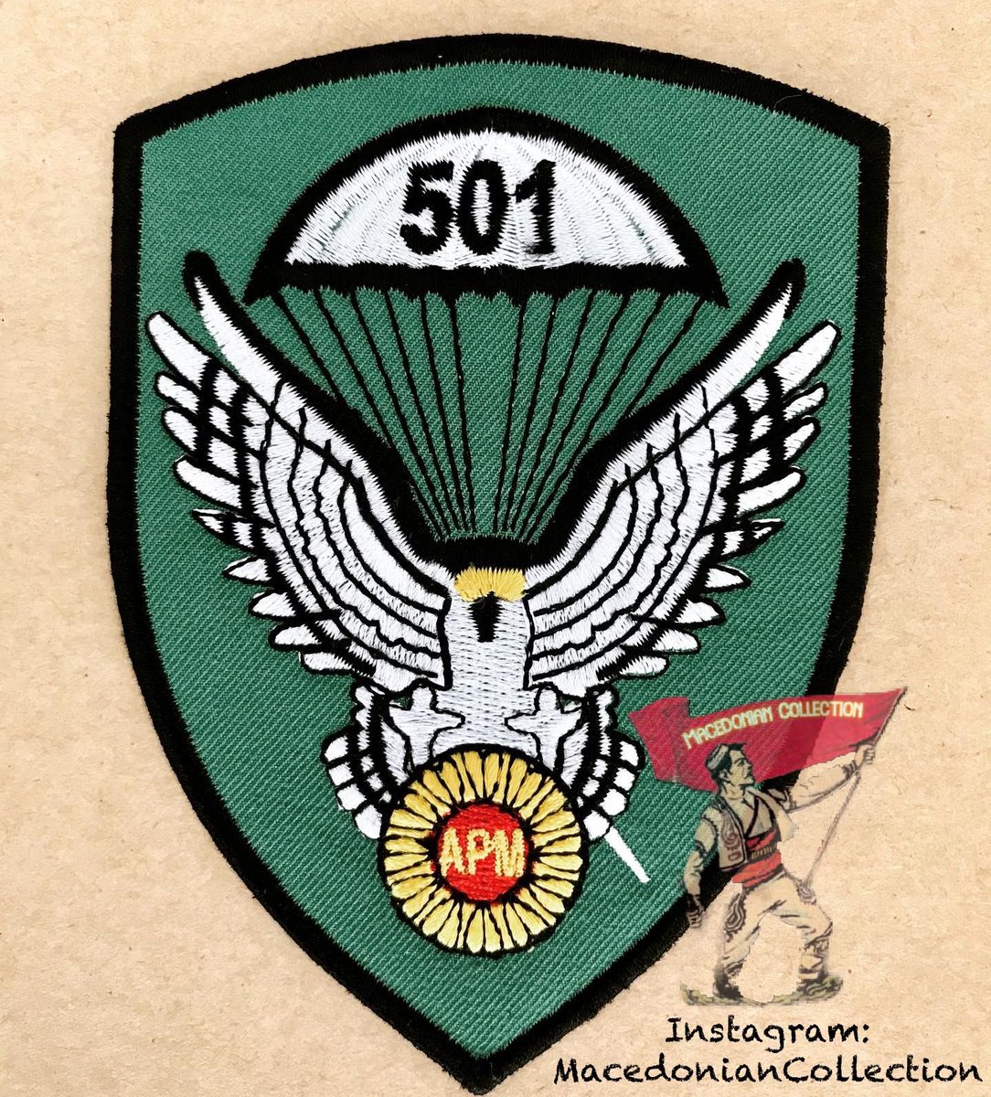 MkDCollection's tweet image. Амблем на падобранската единица за специјални намени “Соколи” - 501ви батаљон. 

Macedonian 501st parachute diversion detachment “Falcons” 

#macedonia #army #military #badge 
#patch
