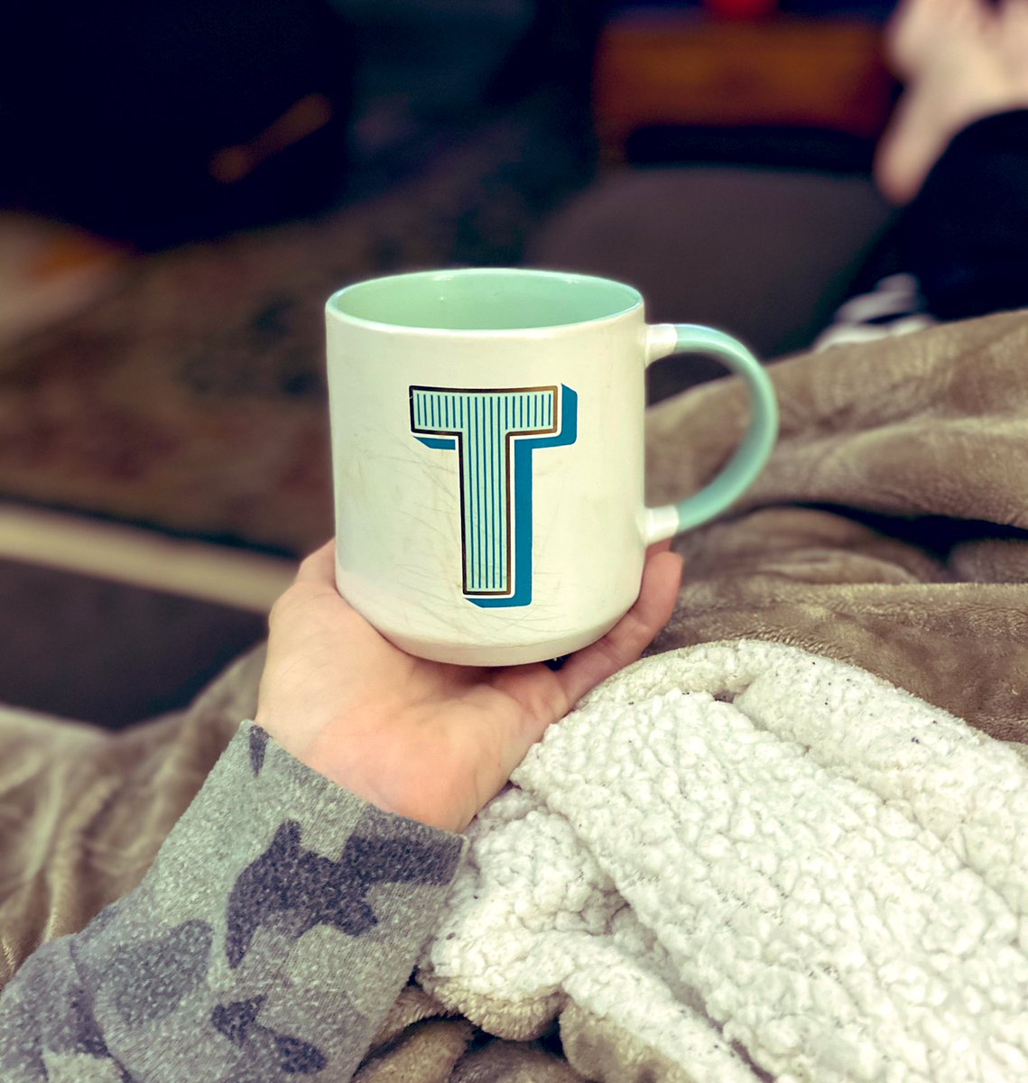smileitsfree44's tweet photo. GOOD MORNING WORLD 🌎 ... The only good thing about mornings ( aside from you know , waking the fuck up lol) ♥️☕️♥️ #ALIVENOTDEAD #coffeecoffeeandohmorecoffee ☕️☕️☕️☕️😍😍😍 https://t.co/VRNBPHATR5