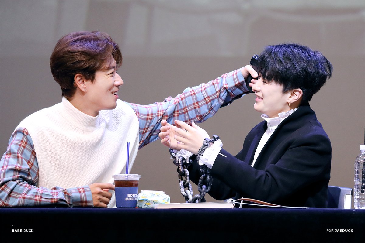 babeduck0807's tweet photo. #제이워크_19주년_축하해
#제이워크 #JWALK #김재덕 #장수원
제이워크로 체포된(?) 김재덕님💛 https://t.co/aeEbtrpYsv