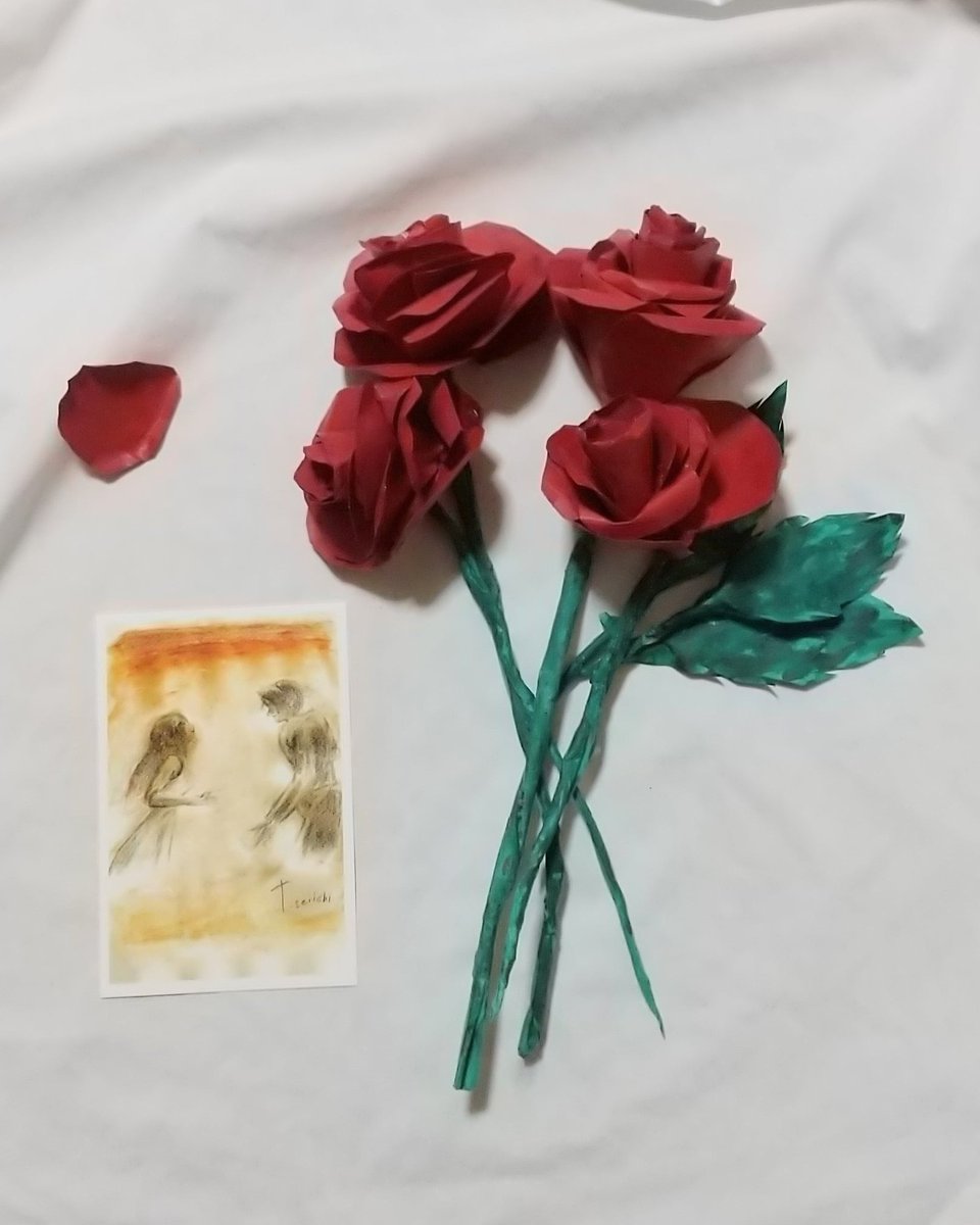 矢吹真琴 على تويتر クラフト作成 バラ4本 前は1輪でしたが 今回は少し豪華に 先日描いたイラストも添えました クラフト 花 フラワー 薔薇 ペーパークラフト イラスト