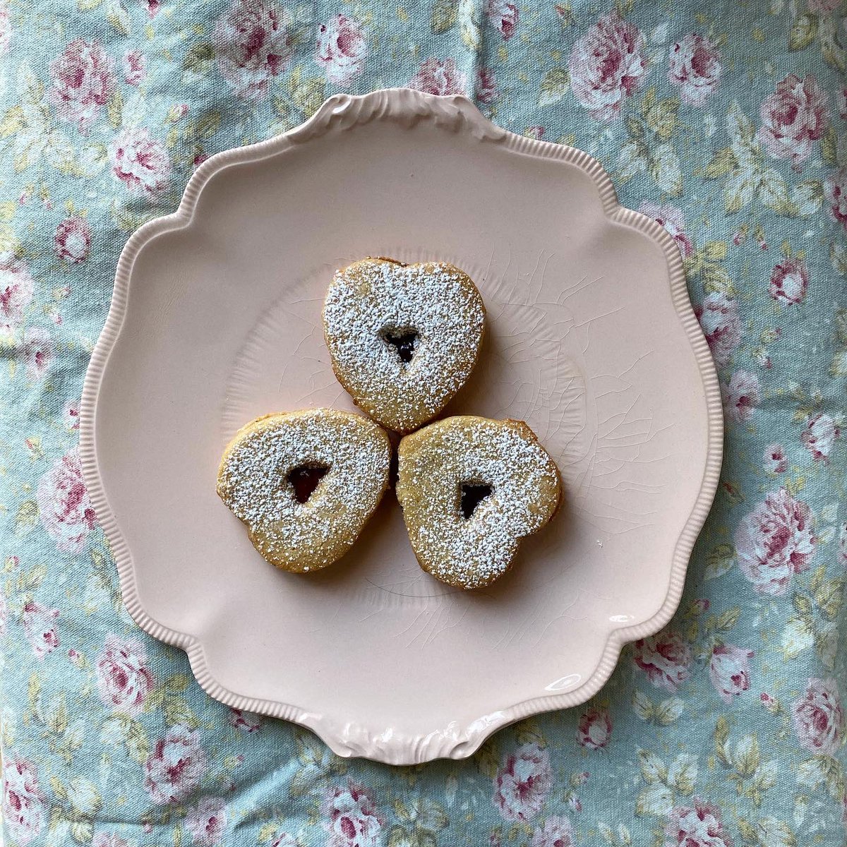 RepastSC's tweet image. The only thing I wanted this Mother’s Day was to give my mum a hug but sadly that won’t  happen due to COVID restrictions.

So sending virtual hugs to everyone in the same boat. 😘

(Also planning to eat lots of Linzer Cookies to cheer myself up).