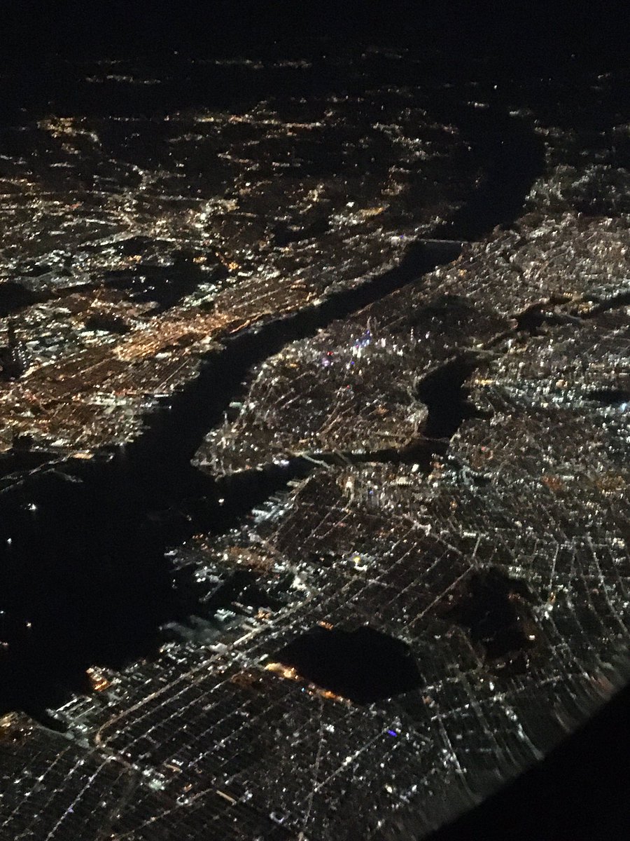 jimlaposta's tweet photo. New York City looked so peaceful as I flew home from San Diego in the wee hours on 3/14/20. Last flight home before the lockdown. #oneyearago #COVID19 #americanviews https://t.co/gLXjmrxGsa