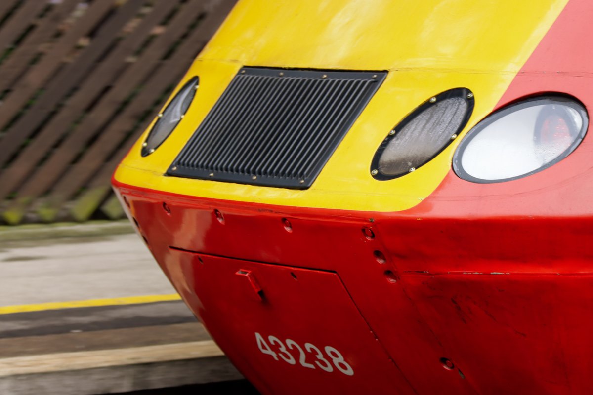alanlmsca's tweet image. #HST at my local station, Long Eaton, with the 1C43/10:50 Leeds to London service. Trying to capture the last of the @EastMidRailway HSTs whilst I still can. Just hope I'm able to ride on them one more time before they go to the scrapyard. #YesEMR #MML @PorterbrookRail