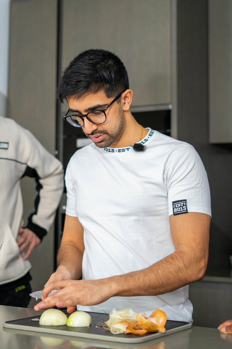 Vikkstar123 tweet picture
