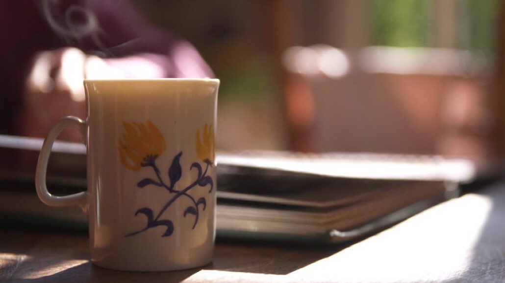 ☕️ Cup of tea + A photo album 📸 = The ideal lazy Sunday 🙌