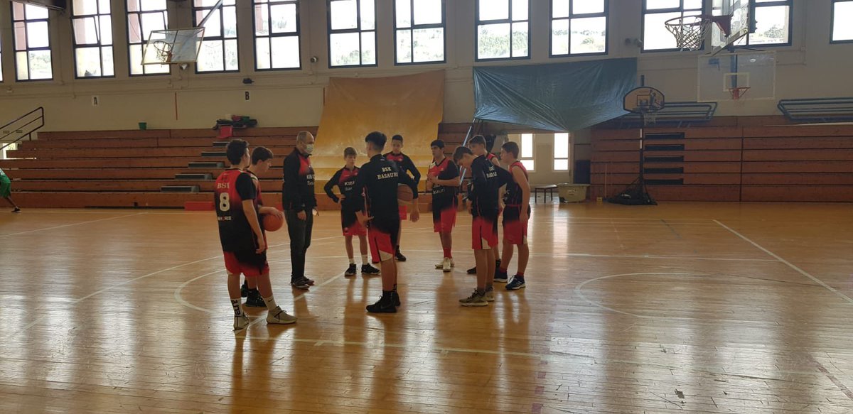 BSKBasauriSaski's tweet photo. Cadete 2 Masculino 

@BSKBasauriSaski 36
@Artxandape 59

Porrota 🏀🏀!! https://t.co/ogmxoGpmX6