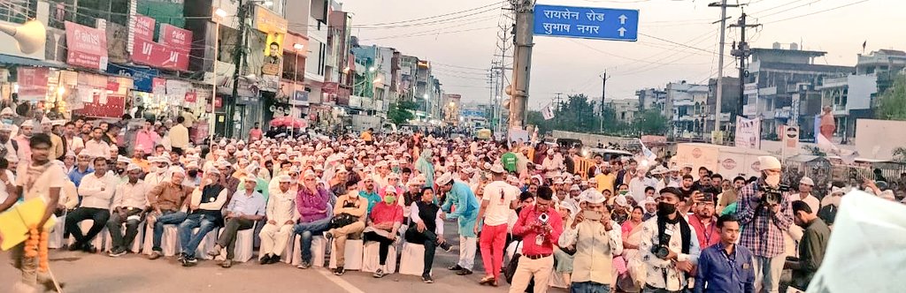 PankajSinghAAP's tweet image. भोपाल में रैली के बाद माननीय प्रभारी महोदय @AapKaGopalRai जी के साथ शानदार सभा का आयोजन।
@ArvindKejriwal @AamAadmiParty