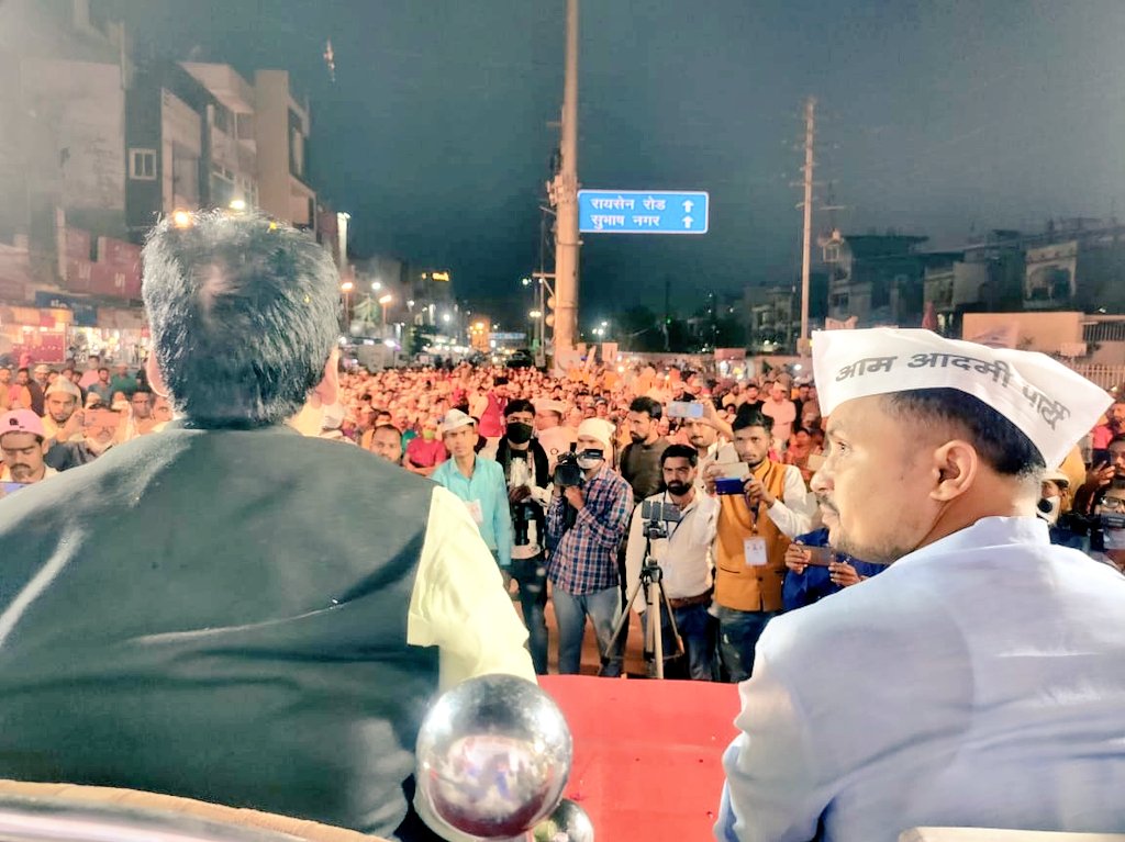 PankajSinghAAP's tweet image. भोपाल में रैली के बाद माननीय प्रभारी महोदय @AapKaGopalRai जी के साथ शानदार सभा का आयोजन।
@ArvindKejriwal @AamAadmiParty