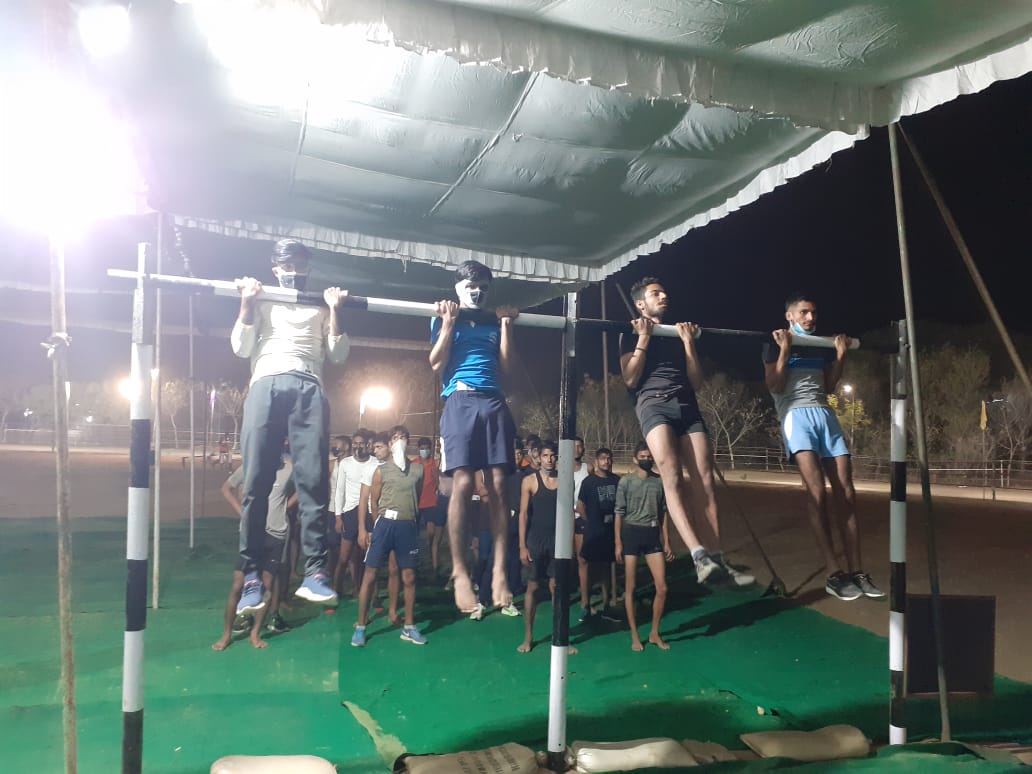 PRODefRjsthn's tweet image. #ArmyRecruitmentRally 8 -31 Mar underway amidst strict #Covid19protocols at #Jaipur Approx 73000 Registered
#Soldier Technical, #Clerk SKT,  #Tradesmen tested. Much more in coming weeks #Harkaamdeshkenaam
@PIBJaipur
@adgpi @SpokespersonMoD 
@SWComd_IA @PBNS_India 
@airnews_jaipur