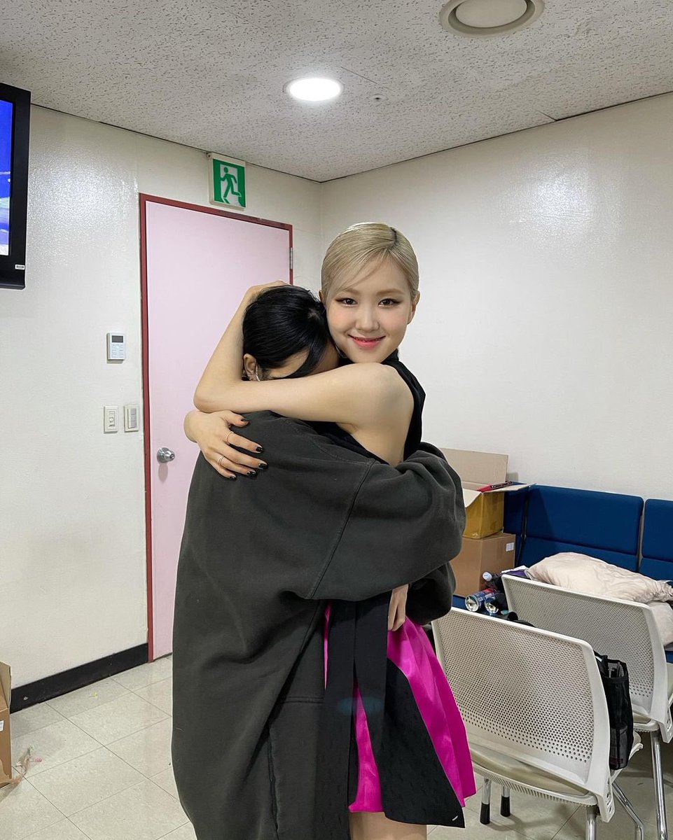 CHAELISA THAI tweet media