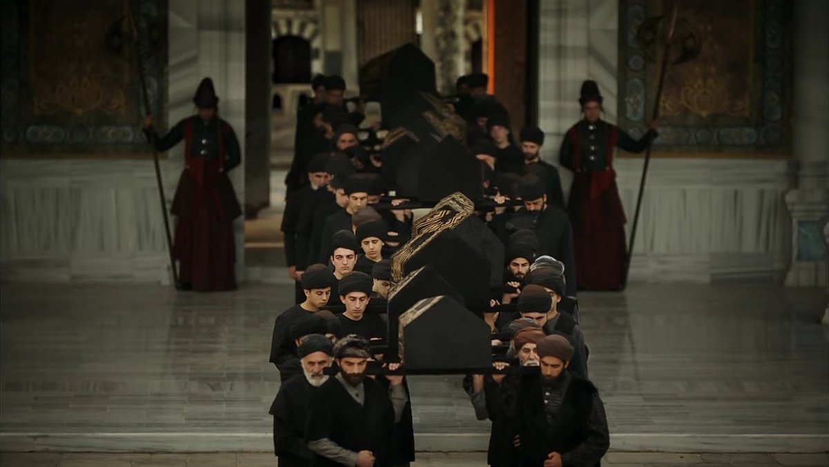 Султаны убивали братьев. Империя кёсем мехмед 3. Великолепный век империя кёсем шехзаде махмуд. Кёсем султан смерть мехмета. Похороны кёсем султан.