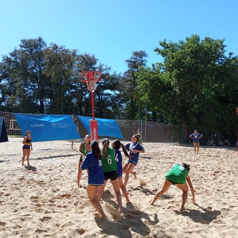 A su vez <a href="/AvellanedaCesto/">Avellaneda Cestoball</a> 🥇 fue el ganador de la Copa de Plata y <a href="/ParqueCestoball/">Parque Cestoball</a> 🥈 y <a href="/CestoballHacoaj/">Cestoball Hacoaj</a> 🥉 completaron el podio del torneo que había tenido su primera etapa en febrero en el Parque Sarmiento 🏟️

📸 <a href="/CestoCapital/">Cestoball Capital</a>