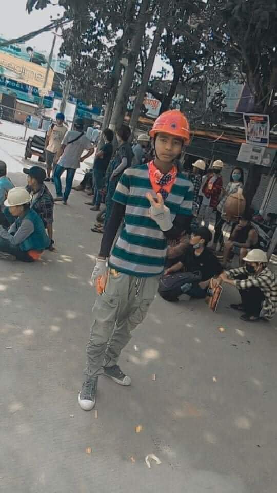 Khinethin1998's tweet photo. tw // blood // death
17 yrs old boy who died by the shot of Terrorist. After his father passed away , he even left school to work for his little sister and brother. We lost a young and good boy.
LOCOMOTIVE XYZ
#WhatsHappeningInMyanmar
#Mar14Coup
#WeNeedR2PInMyanmar
@ICJ_Asia @ICC https://t.co/bVa6CPXaMU
