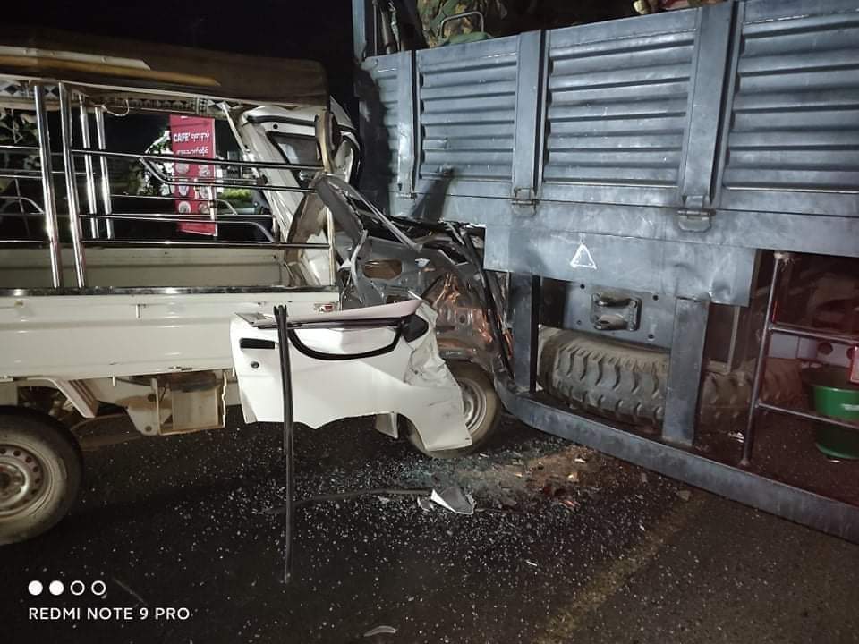 HninyeeN's tweet photo. TW// blood, death
Tonight at Kyauk Pya Do Village, Pyinoolwin Tsp. Myanmar.
It was a recent accident.He was hit by a car from the army.They are trying to hide the dead body.
@freya_cole
@MilkTeaMM_MTAM
#WhatsHappeningInMyanmar 
#Mar14Coup https://t.co/ItHvQ5ipxK