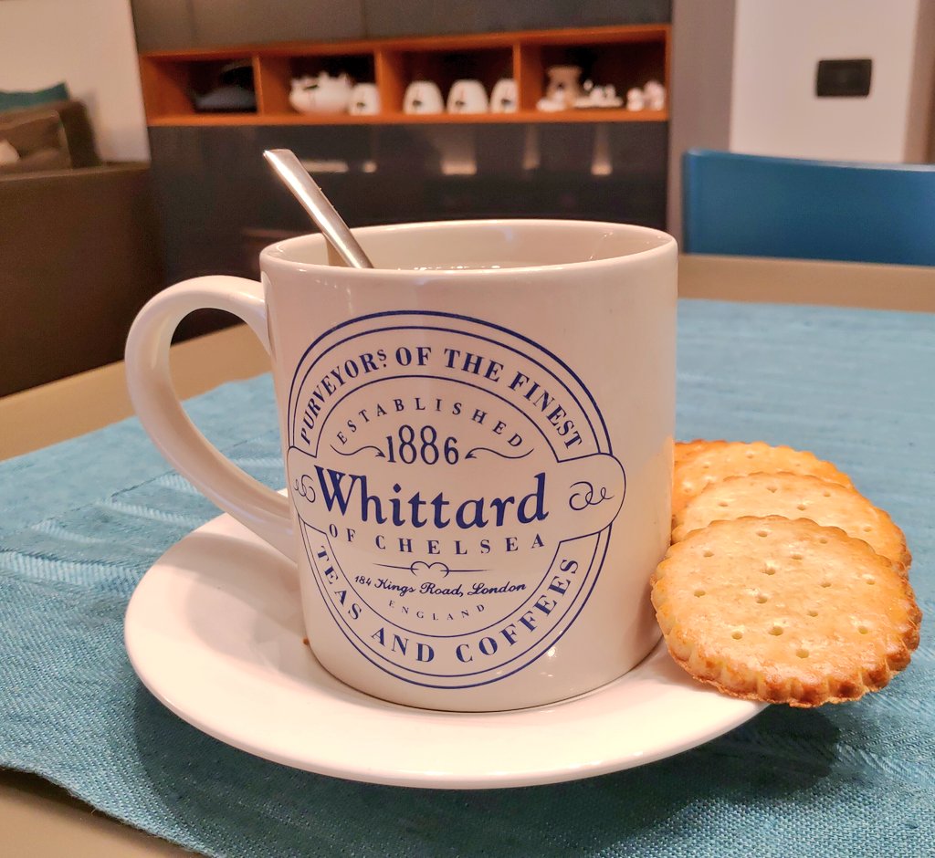 lisaquac81's tweet image. Five o'clock Sunday afternoon tea with @RachaelEHarris, enjoy 💞
Thanks to @CreationEnt 
#Italian #Lucifan #creationcon