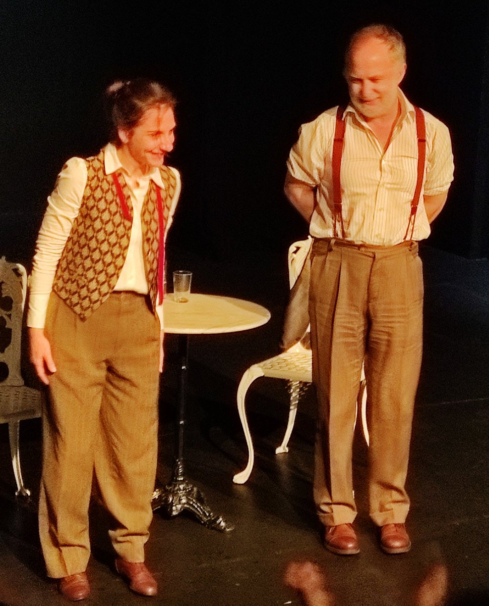 Pero qué buena y diferente es #LosQueHablan en el <a href="/teatrobarrio/">Teatro del Barrio</a> con <a href="/malenaalterio/">malena alterio</a> y <a href="/BermejoLuis/">Luis Bermejo</a> 👏🏻👏🏻👏🏻👏🏻