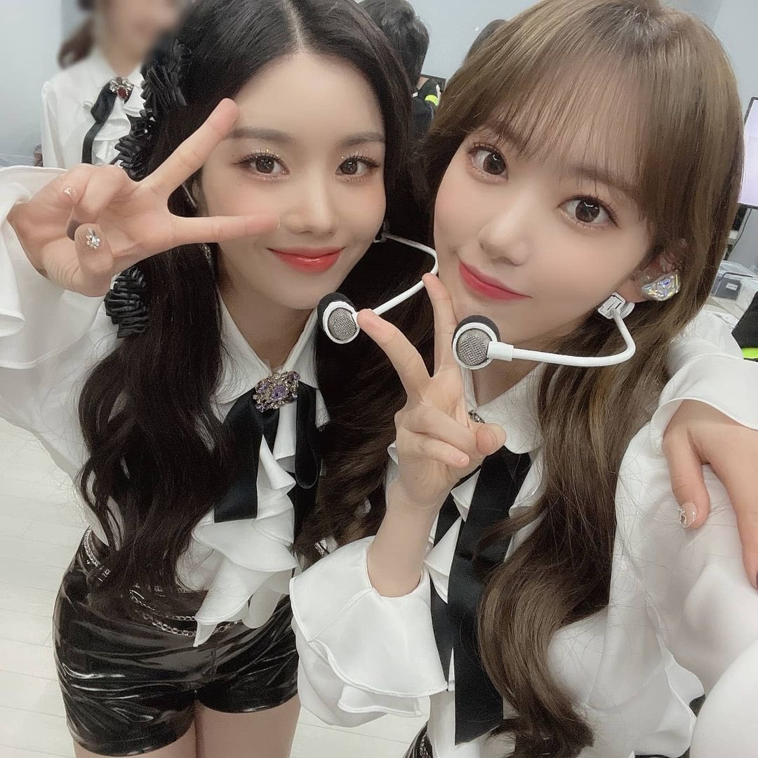 Special thanks to @eunse0__0 and @lcykcw for being with izone and being amazing folks in this entire journey ✨ thankful to have met the two of you 🥺