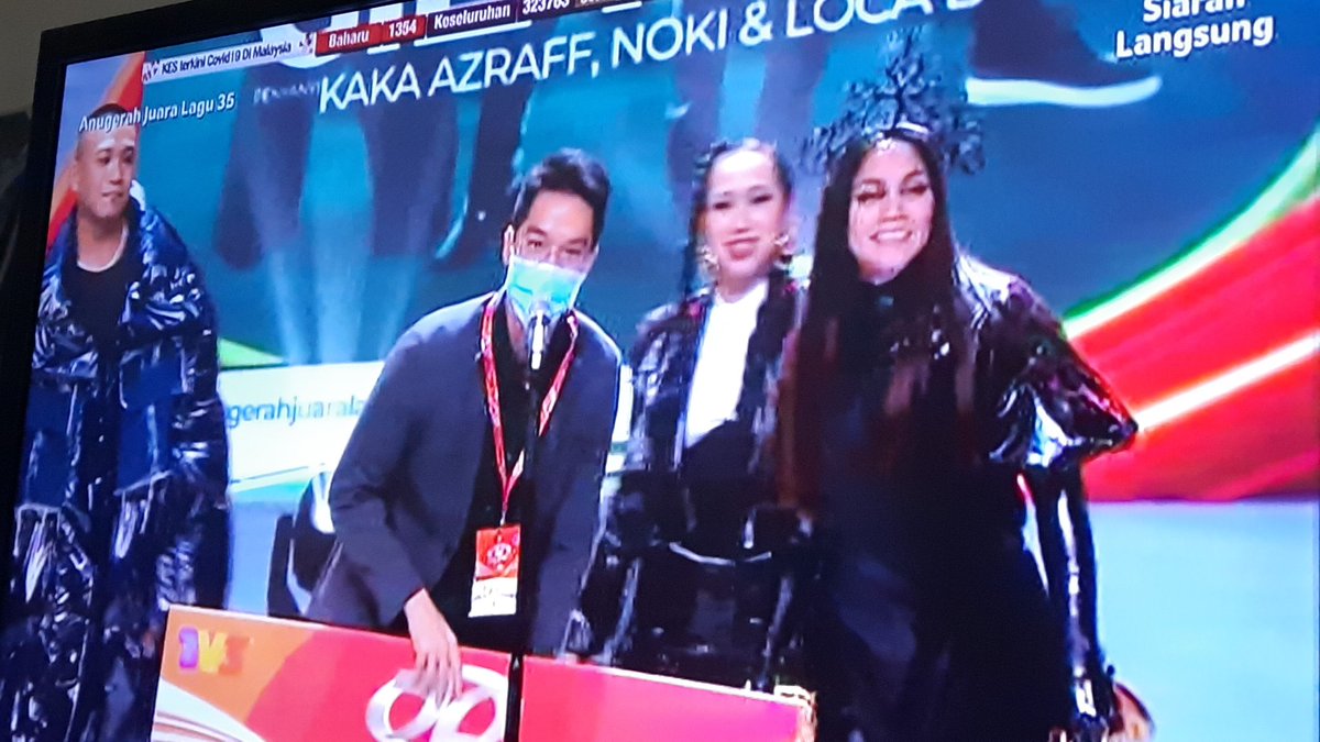 sarah_isseum's tweet photo. #AJL35 they definitely deserve the 1st place 😍😭🥳
#KAKA #LOCAB #NOKI https://t.co/Dgw5gol6sb