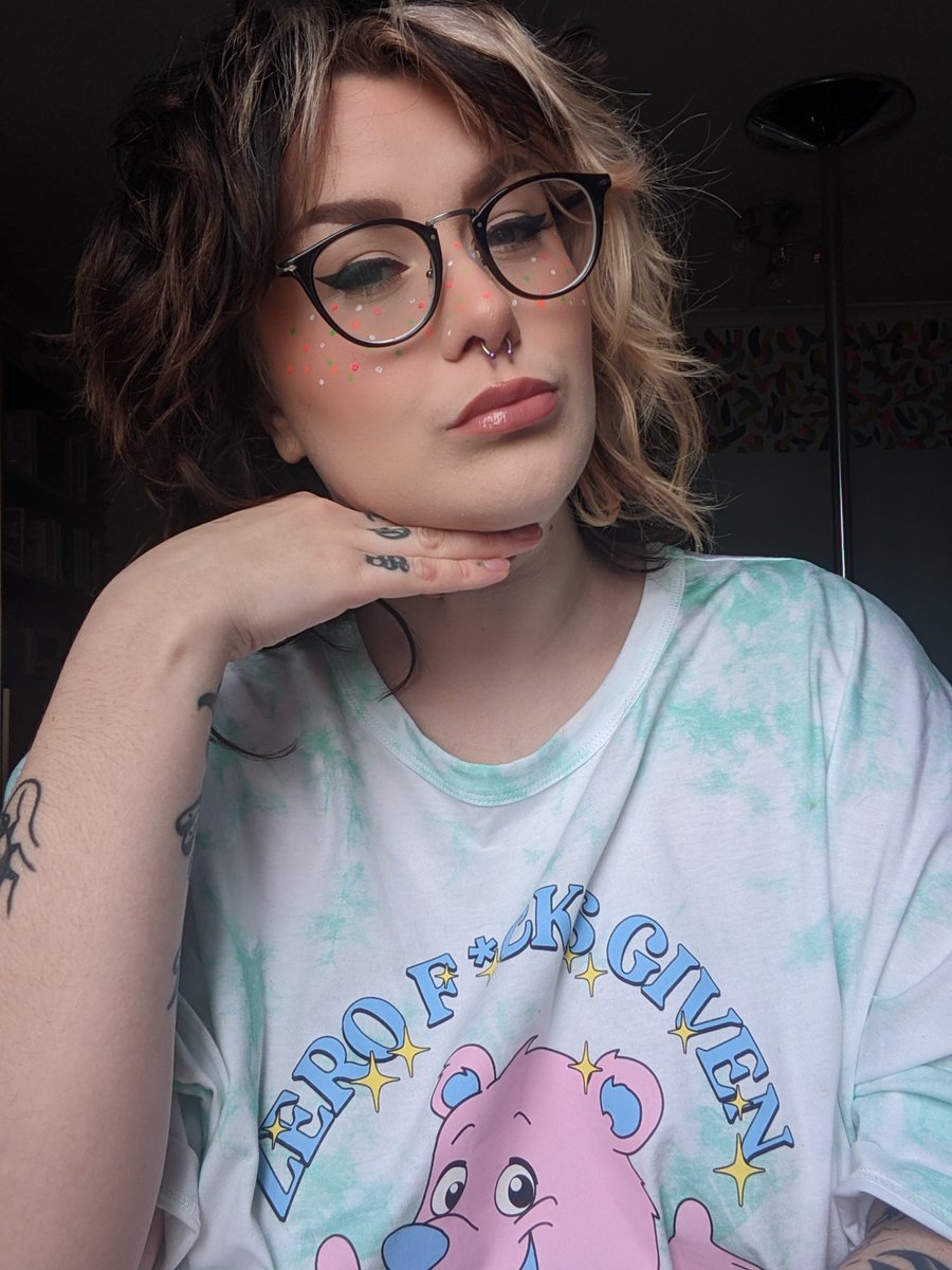 dannie_maryjane's tweet photo. Decided to do silly makeup and take selfies to remind myself I'm cute https://t.co/1oBFs1NRmF