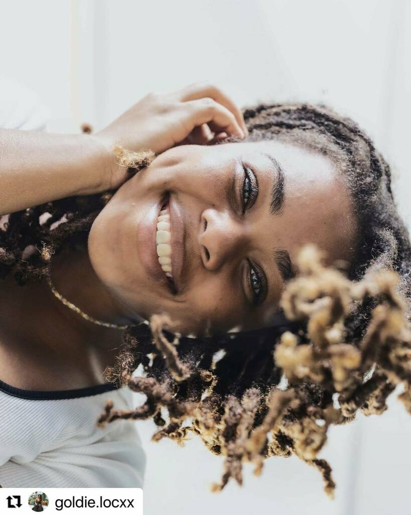 All smiles &amp; happy Sunday! ☀️
・・・
Hope ya had a very nappy Sunday ✨  #Repost <a href="/goldie/">Goldie</a>.locxx 
•
•
•
•
📸 : @thesydzter • instagr.am/p/CMZ6gLeJxPU/