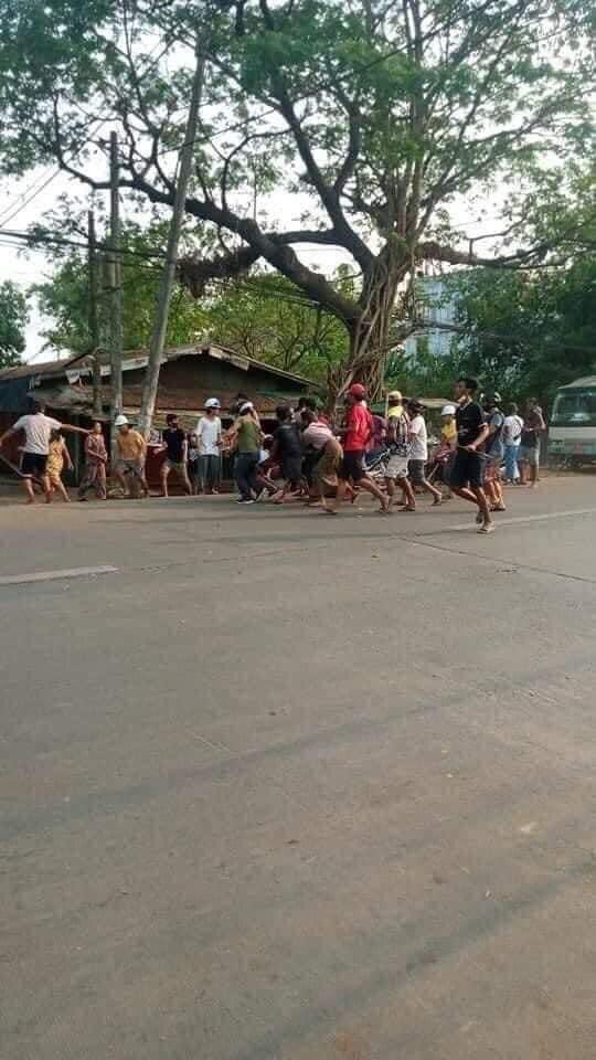North Okkala, Yangon: SIX people were shot and gun wounded - 2 MyaYadana, 3 Nwetharki, 1 ThuNanda. ONE of them were reportedly DEAD.

#WhatsHappeningInMyanmar #Mar14Coup