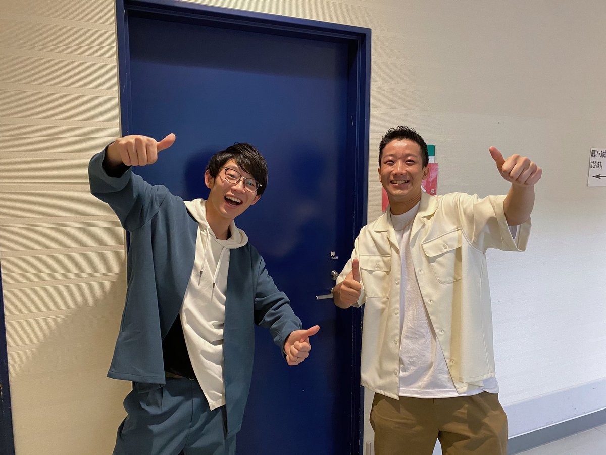 kawasaki_takaya's tweet photo. 改めて、#KADODEフェス2021 ありがとうございました👏

最後に清水翔太さんのHOMEを皆で歌えるとは、、、🤦‍♂️

もっと歌いたかったなぁ。
ただただもっと歌いたかったなぁ。

続きは3月28日のライブで遊ぼうね😎

Mステぶりの瑛人くん💁‍♂️

そして同じOAの堂山みれいさんもCDとお写真撮ってくださった😭 https://t.co/58GYRVXeHt