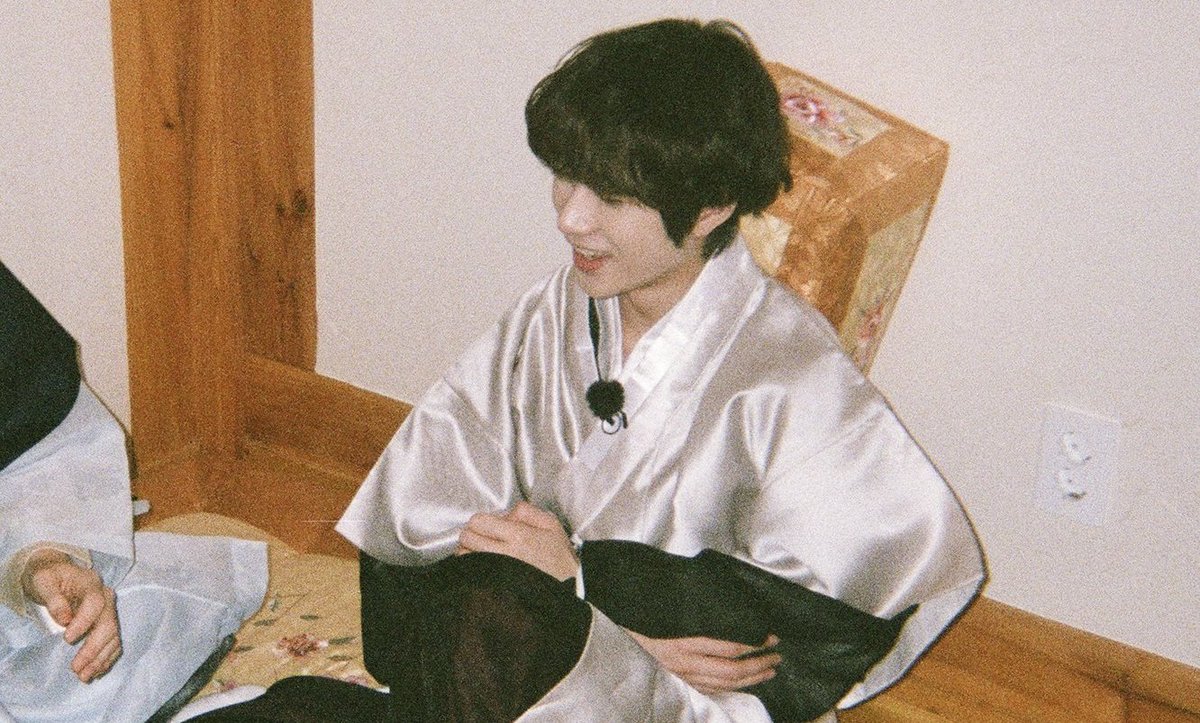 fluffyeonbin's tweet photo. we all owe huening kai a thank you for these wonderful shots he took of the members 🥺 https://t.co/Axy2kZaiJs
