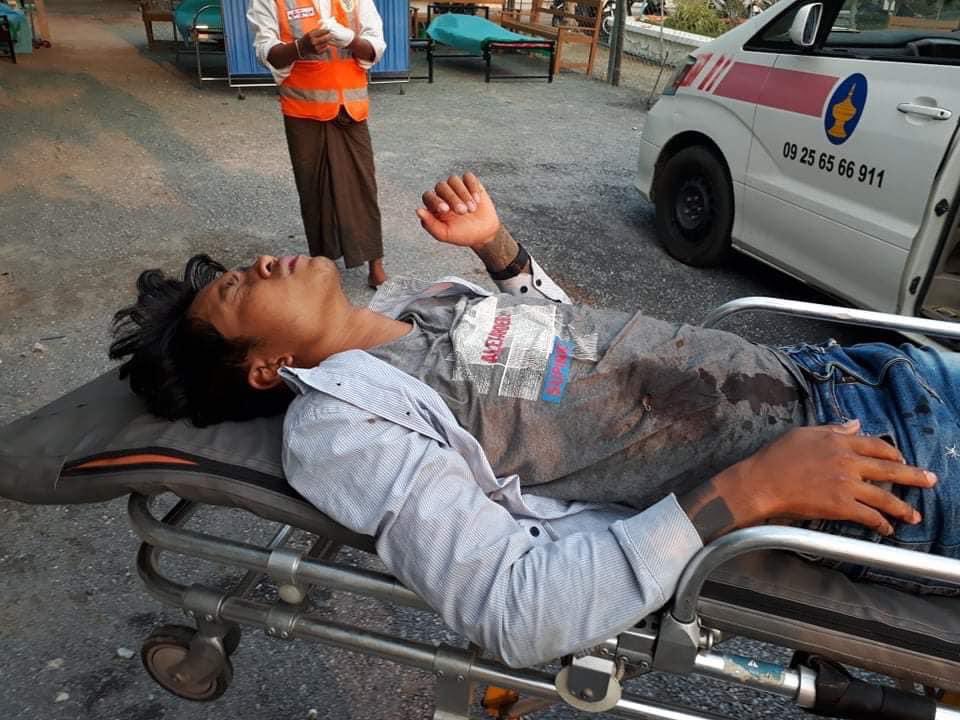 Mandalay 6pm — a woman shot dead (shot in the head) and at least 6 injured. 

#WhatsHappeningInMyanmar #MilkTeaAlliance #Mar14Coup