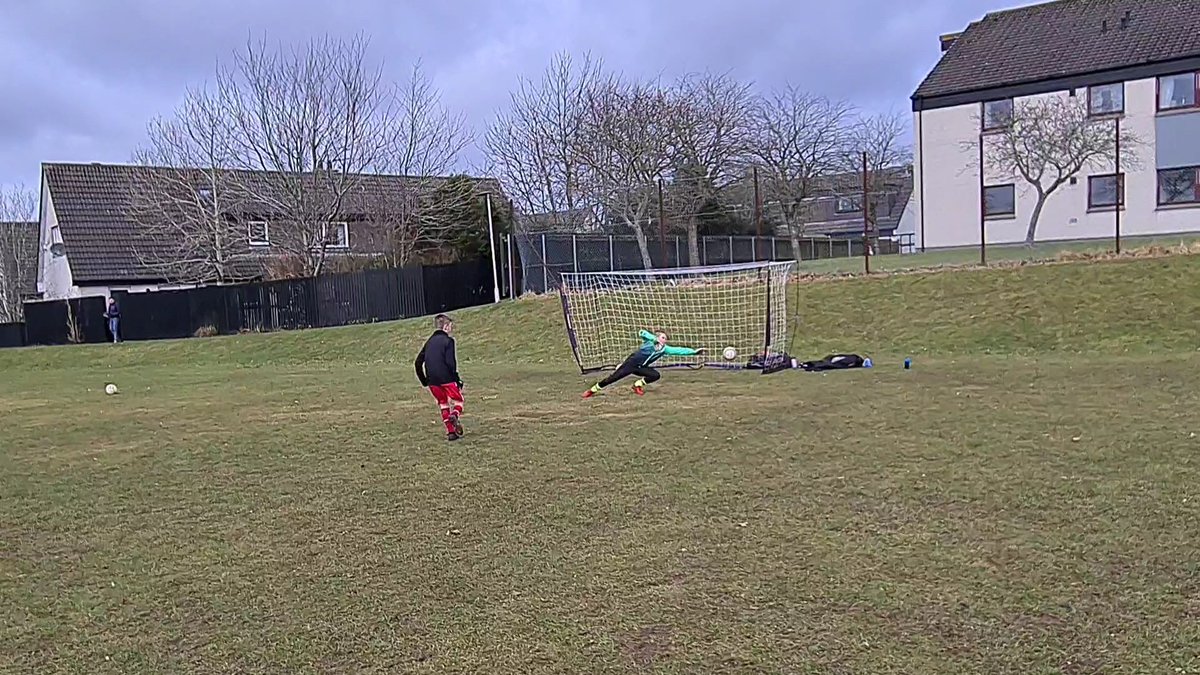 PDAaberdeen's tweet photo. Technique is massive element we enforce in our sessions, breaking down the mechanics, Ross was excellent today and has really worked hard over the last few weeks. Well done Ross and good luck and enjoy being back to training this week with @AberdeenFCYouth @jaseduguid https://t.co/NTZGHDtSdm