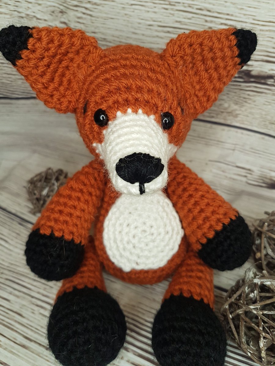 And another one off to his new home 😊

Farewell Oscar, may you bring lots of smiles and joy to your new family 🦊

Did you always want a #fox? Head over to my #etsy
etsy.com/uk/shop/runnin…

#UKGiftHour #UKGiftAM #craftmonth #MHHSBD