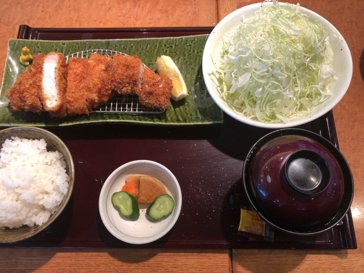 めめ侍 水戸京成店 あじまに行ってきました トンカツうまかったなぁ ご飯 キャベツはおかわり無料 コロナ対策もバッチリでした 地元客に愛され よい経営をされてると感じました オススメです あぢま 水戸京成 トンカツ