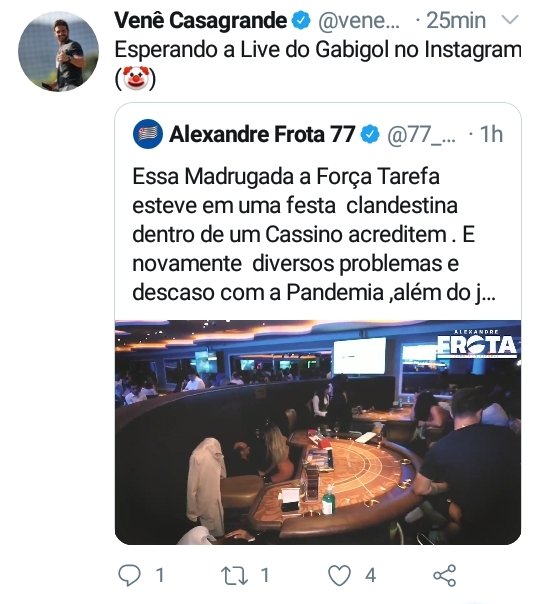 Jhunioor's tweet photo. Parece que o @venecasagrande sentiu os comentários do @gabigol na live! O camarada comemorando ocorrido hein. GALVÃO, SENTIU!!!! 😂😂🤡😂🤣 @PaparazzoRN @bellexcosta @ribasdiego10 @diegoalvesgol @filipeluis https://t.co/dOIlSfBayh