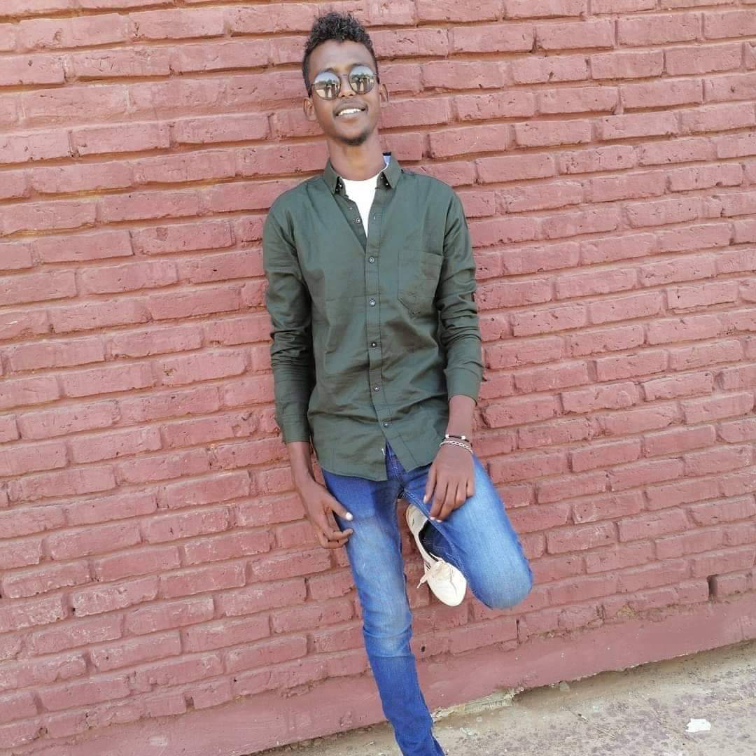 alkhobaib's tweet photo. أن يفقد طالب روحه يا سيادة رئيس الوزراء @SudanPMHamdok داخل الحرم الجامعي مقابل هاتفه المحمول وبغرض سرقته في وضح النهار هو الانفلات الأمني الذي يتعاماه وزيررالداخلية، عصابات النهب عمت الشوارع والآن بالمؤسسات التعليمية، هذه اصواتنا تعلو بالقصاص، هل سنجد آذاناً صاغية؟ https://t.co/37ksT20oi2