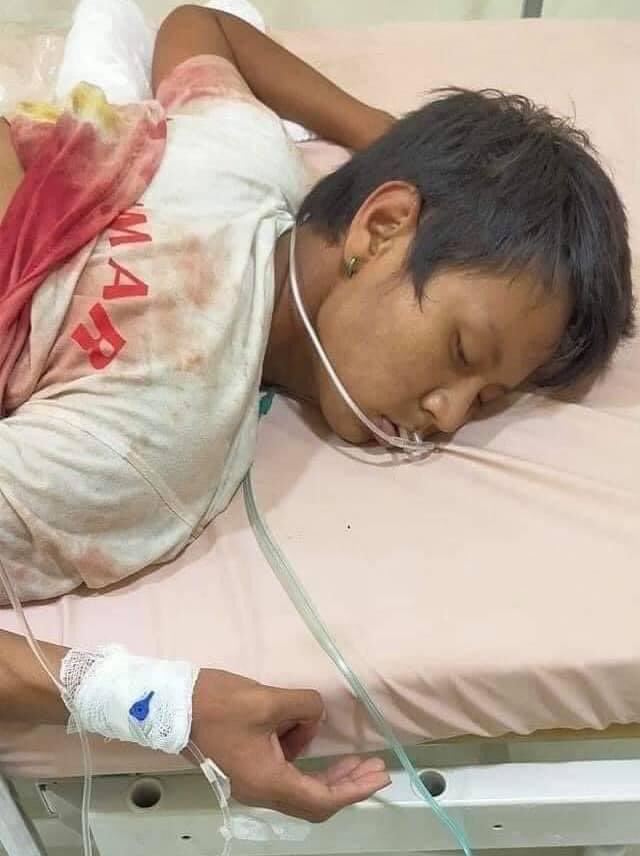 bobbythar's tweet photo. နောက်ဆုံးအချိန်မှာတောင် လက်သုံးချောင်းထောင်သွားတဲ့ သူရဲကောင်း 🥺🥀

Your soul might be fallen but your bravery and strong desire for justice will always be alive in our hearts. 

May your soul rest in power. 🙏🏻 https://t.co/pz6hLNb46o