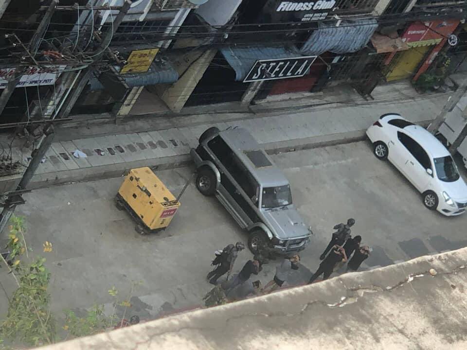In Yay Kyaw, Yangon, terrorists broke into the house and arrested protesters violently. 6 people were detained by terrorists around 5:30PM.
LOCOMOTIVE XYZ
#WhatsHappeningInMyanmar
#Mar14Coup