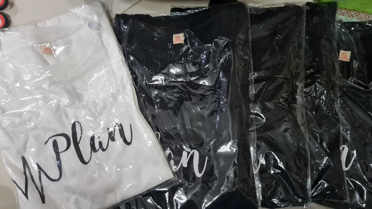 everthing_y's tweet photo. วันก่อนใครถามหาเสื้อนะ มีเสื้อแปลน ขาว L กับดำ XL 5 ตัว 

มีคนฝากมาขาย5555 ตัวละ 200 จ้า https://t.co/LSMvKs74ea