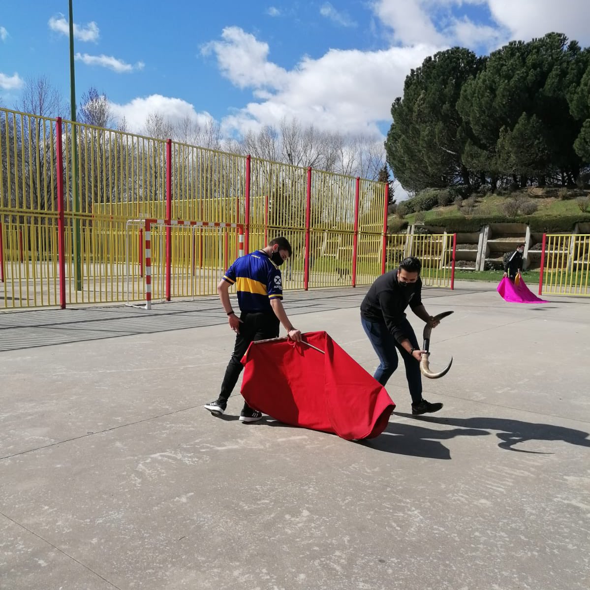 Siguen entrenando, siguen soñando... Nueva clase de la Asociación Cultural Escuela Taurina de Burgos. Cada fin de semana es un pasito más. 🤘🏻☺️