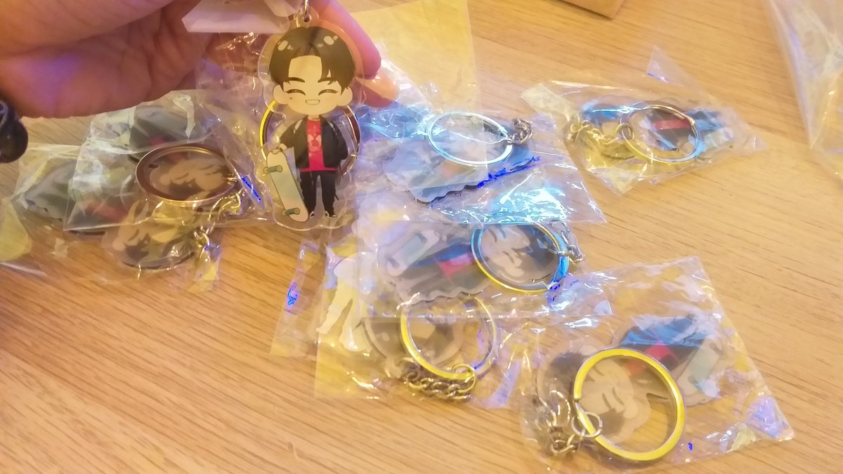 belonging143JH's tweet image. ขอบคุณร้าน @StickerPics สำหรับการผลิตสโลแกน ที่ครอบแก้วและโปสการ์ดให้ทางโปรเจคนะคะ งานเร็วและออกมาสวยมากๆเลยค่ะ
ขอบคุณ @Preallaround  สำหรับการดีลงานพวกกุญแจสุดแสนน่ารักจากต่างประเทศ ขอบคุณทุกคนมากค่ะ😄