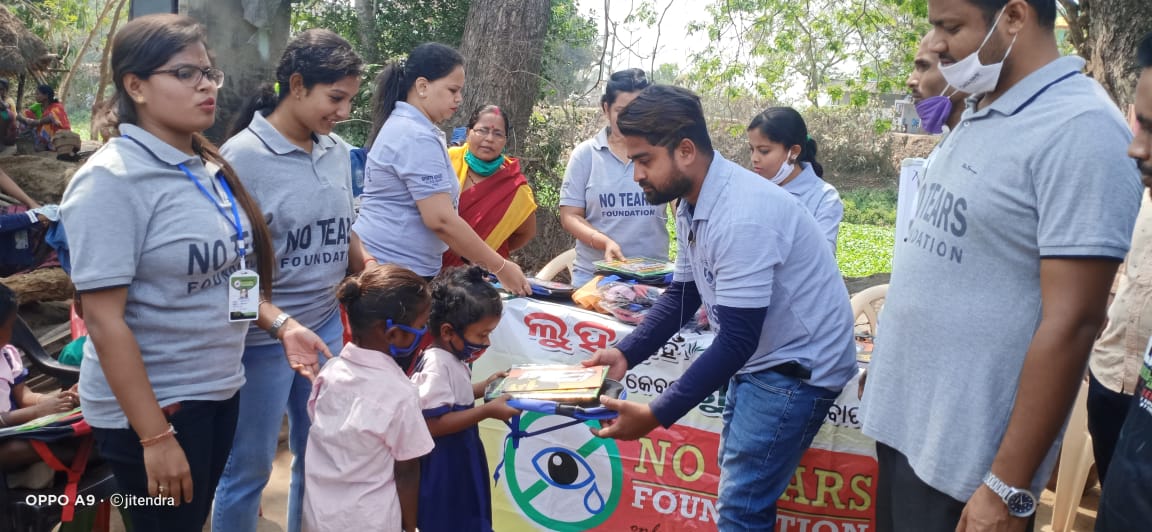 NoTearsFoundat2's tweet photo. Glimpses to our today's programme on #educationaldrive.It was a great day with these lil ones.We hope our effort could be benificial for them in enhancing their knowledge, confidence nd skill.Thank you all team members for ur cooperation it's commendable.@SMEOdisha
@CMO_Odisha https://t.co/IFIfJW5ZuT