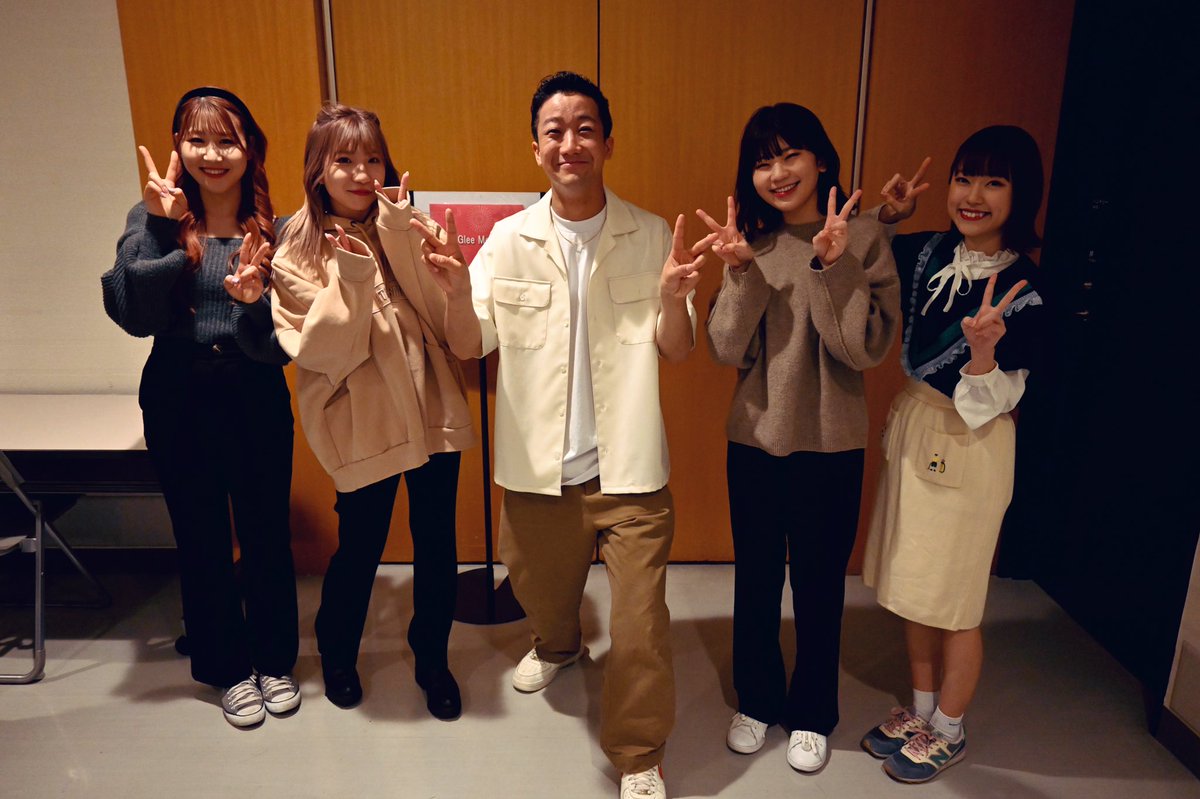 eito_staff's tweet photo. KADODEフェス2021
出演者の皆さんと📷✨

#清水翔太 さん
#littlegleemonster さん
#Novelbright さん
ありがとうございました‼️

#瑛人 
@eito_official_ https://t.co/hFh3wxC9rk