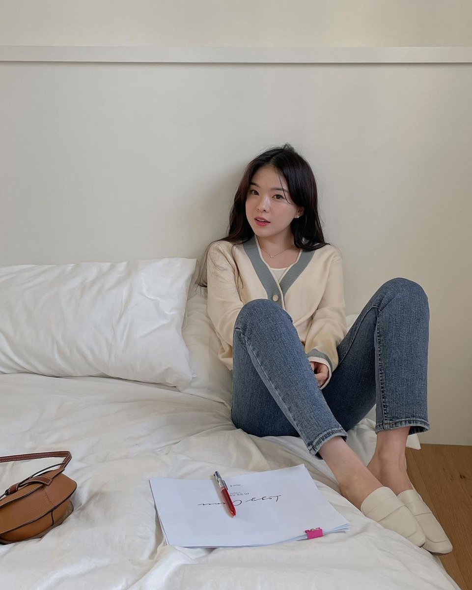 Lily tweet media